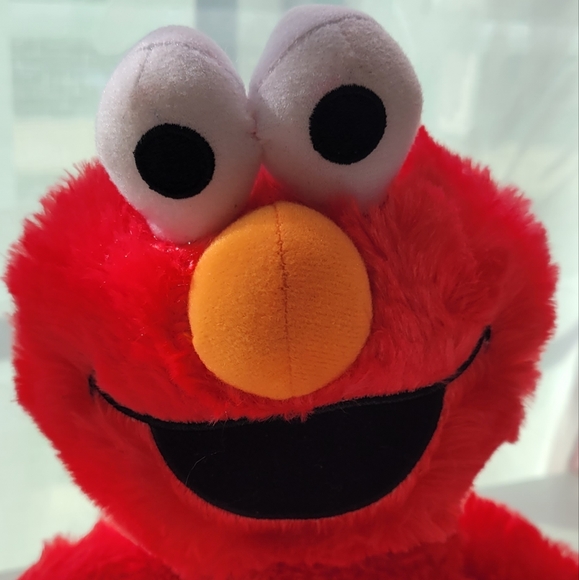 Elmo - Picture 2 of 3